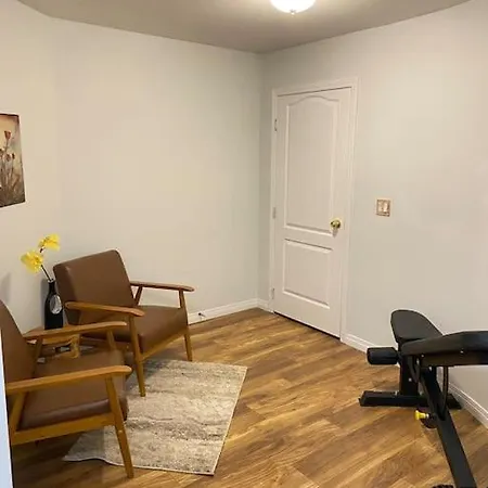 Park Side Basement 2 Bedroom Suite Kelowna Exterior photo