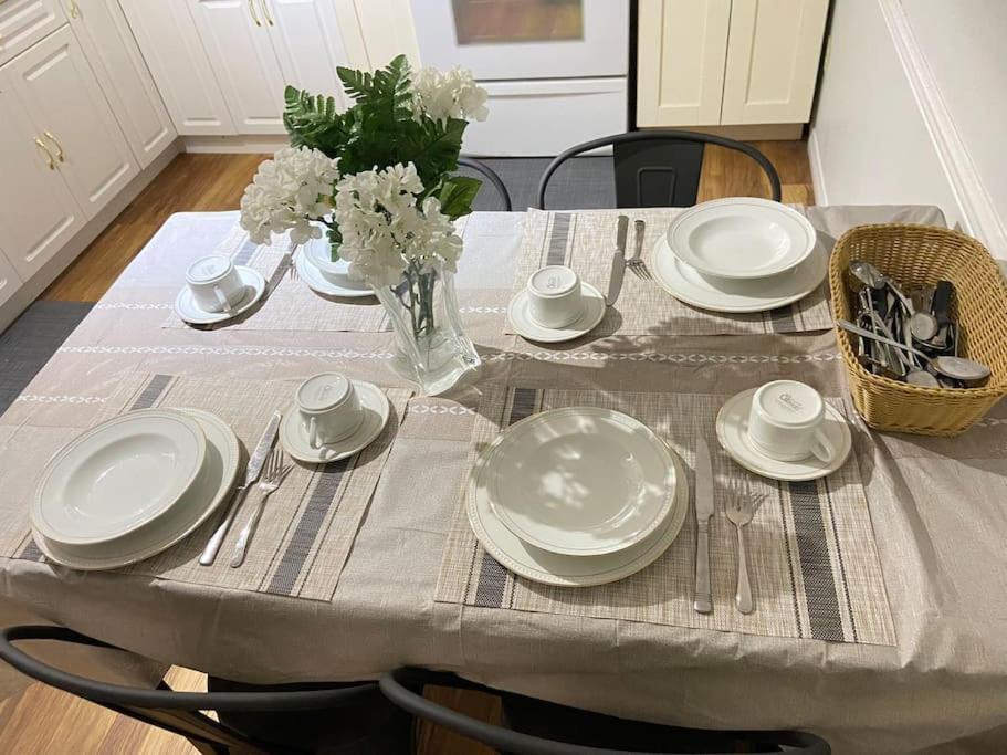 Park Side Basement 2 Bedroom * Kelowna