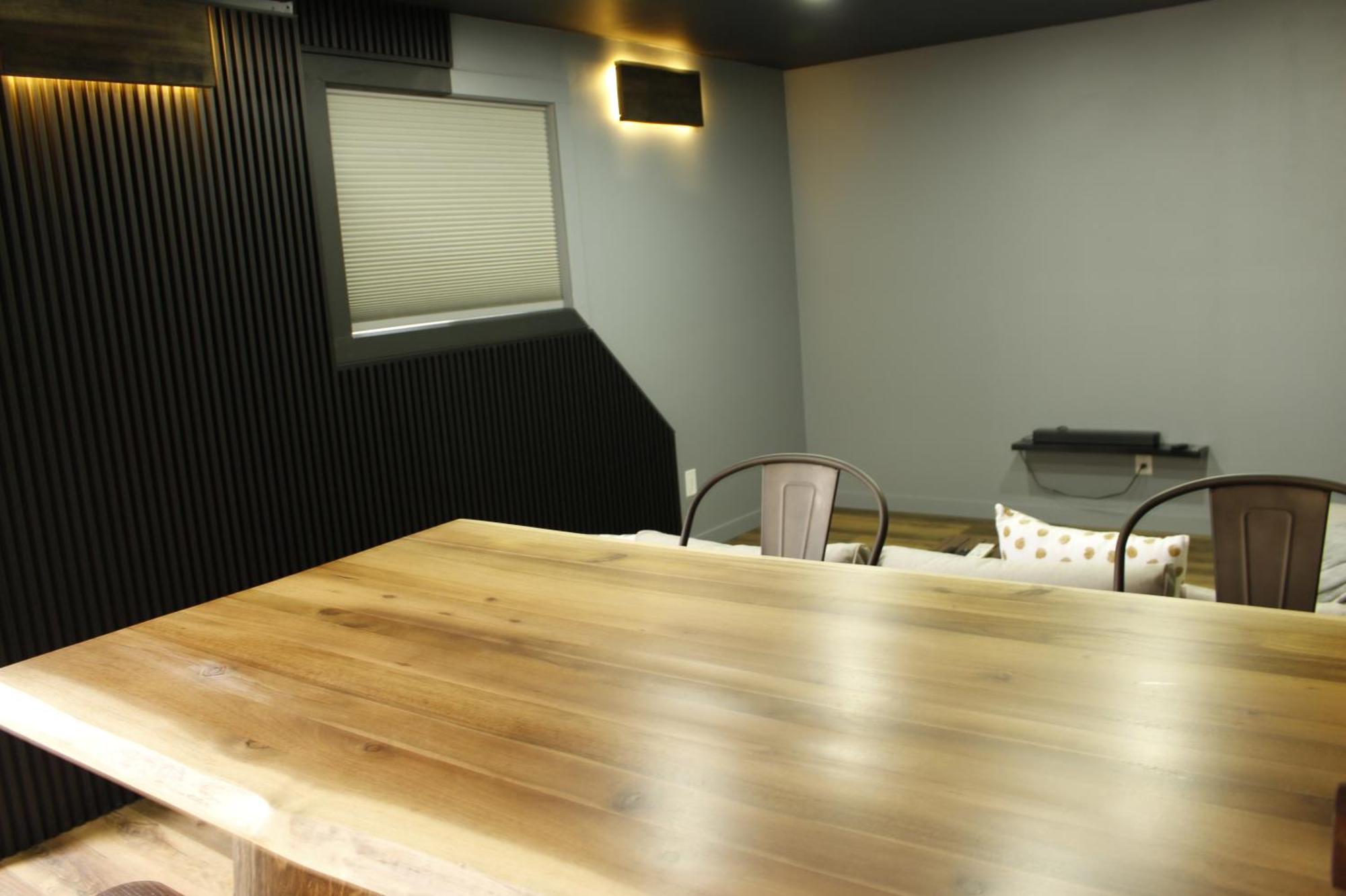 Park Side Basement 2 Bedroom *