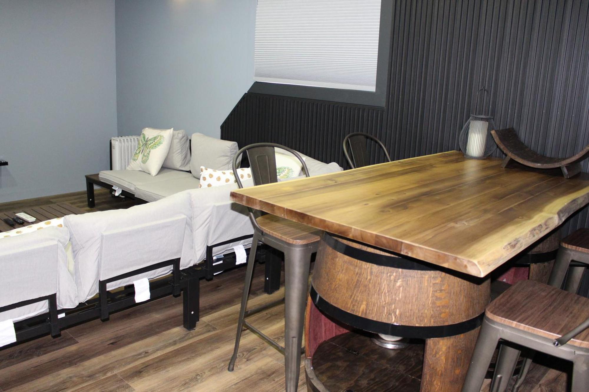 Villa Park Side Basement 2 Bedroom *
