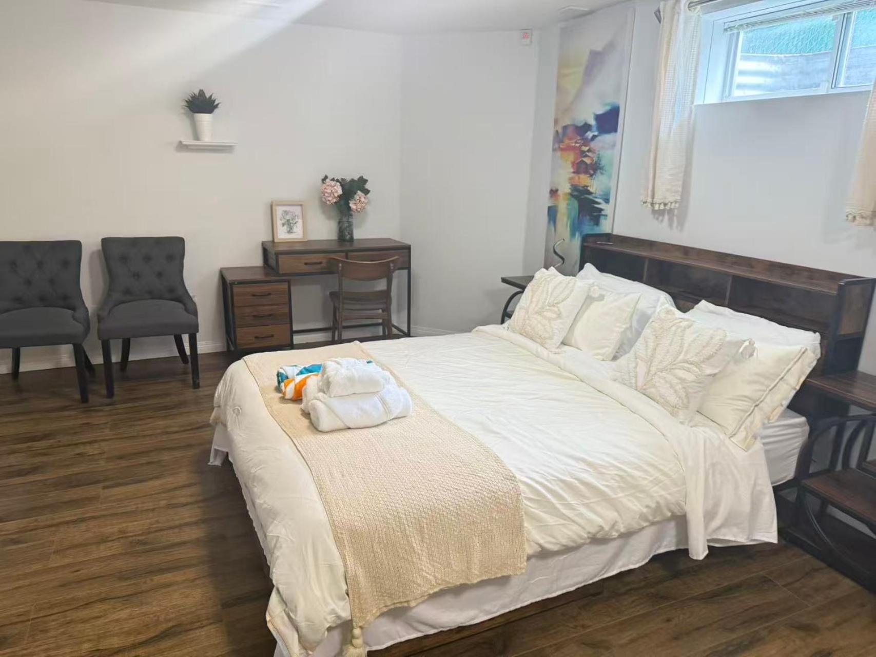 Park Side Basement 2 Bedroom *